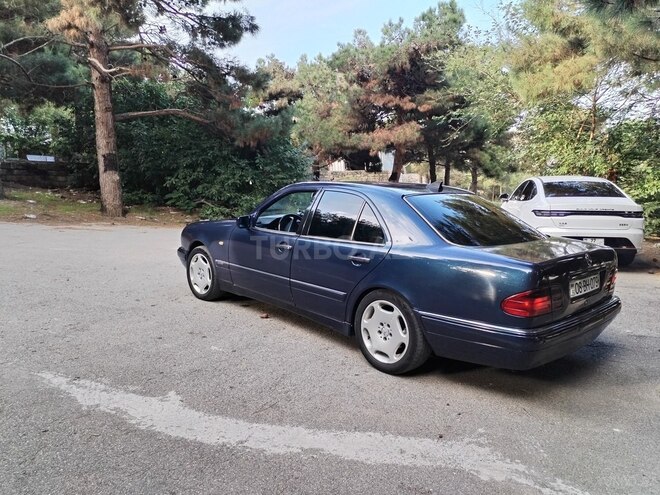 Mercedes E 240 1998, 250,000 km - 2.4 l - Bakı