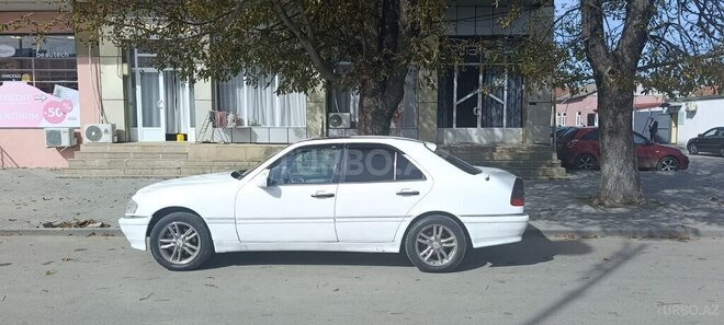 Mercedes C 180 1994, 580,685 km - 1.8 l - Quba