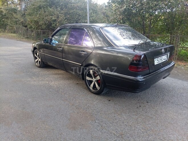 Mercedes C 200 1995, 606,585 km - 2.0 l - Qax