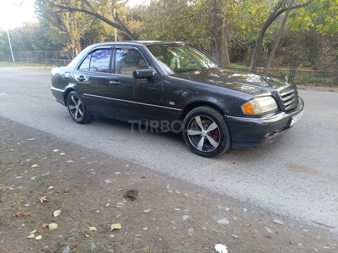 Mercedes C 200 1995, 606,585 km - 2.0 l - Qax