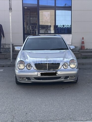 Mercedes E 270 1999, 399,500 km - 2.7 l - Qusar