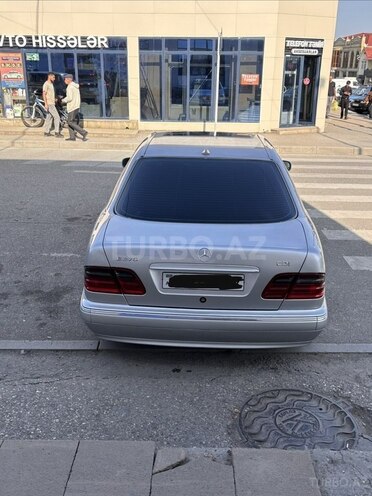 Mercedes E 270 1999, 399,500 km - 2.7 l - Qusar