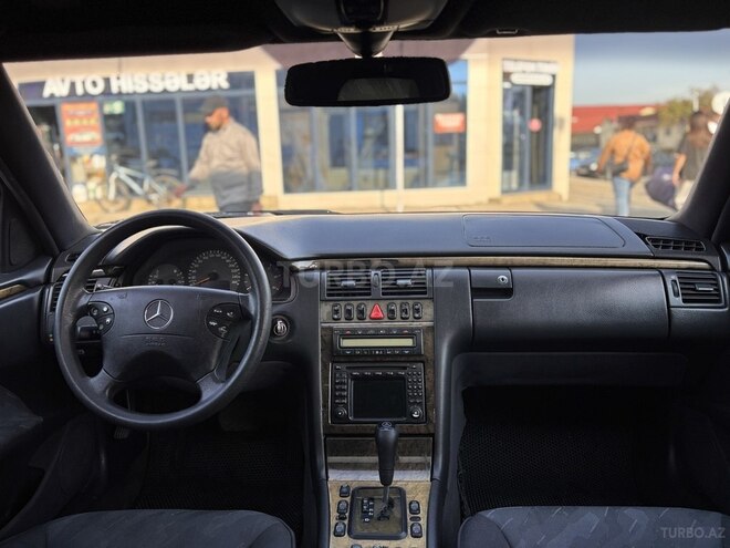 Mercedes E 270 1999, 399,500 km - 2.7 l - Qusar