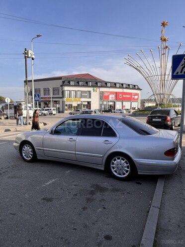Mercedes E 270 1999, 399,500 km - 2.7 l - Qusar