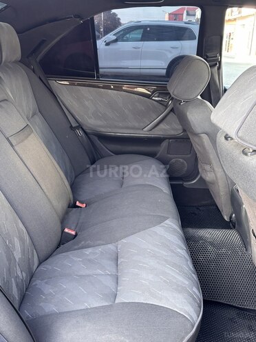 Mercedes E 270 1999, 399,500 km - 2.7 l - Qusar