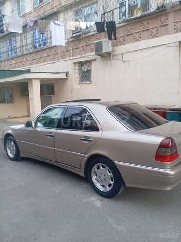 Mercedes C 230 2000, 235,000 km - 2.3 л - Bakı