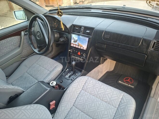 Mercedes 200 E 1995, 252,520 km - 2.0 l - Salyan