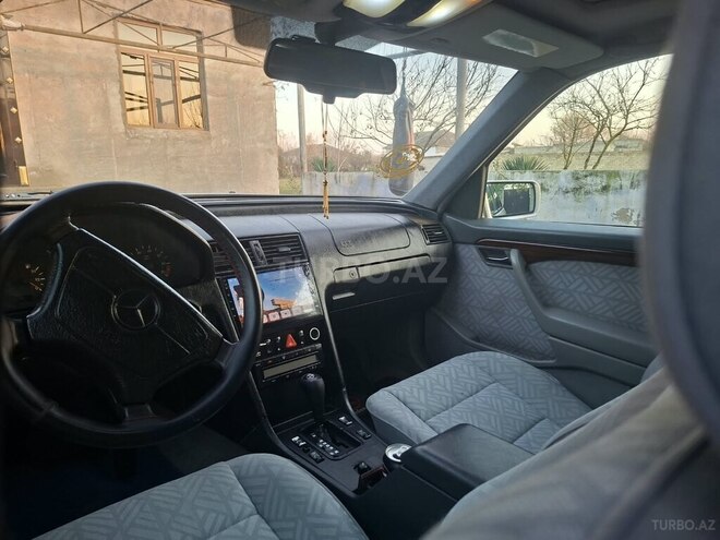 Mercedes 200 E 1995, 252,520 km - 2.0 l - Salyan