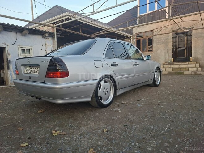 Mercedes 200 E 1995, 252,520 km - 2.0 l - Salyan