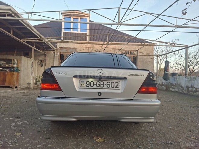 Mercedes 200 E 1995, 252,520 km - 2.0 l - Salyan
