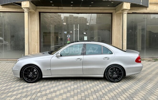 Mercedes E 240 2002, 319,000 km - 2.6 l - Bakı