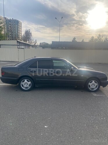 Mercedes E 220 1999, 280,000 km - 2.2 л - Gəncə
