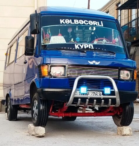 Mercedes 208 D 1994, 200,000 km - 2.9 л - Bakı