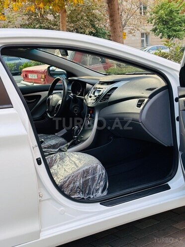 Hyundai Elantra 2014, 178,054 km - 1.8 l - İmişli