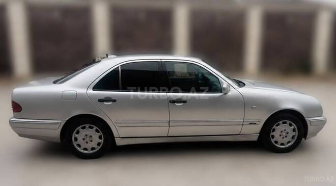 Mercedes E 220 1996, 297,000 km - 2.2 л - Gəncə