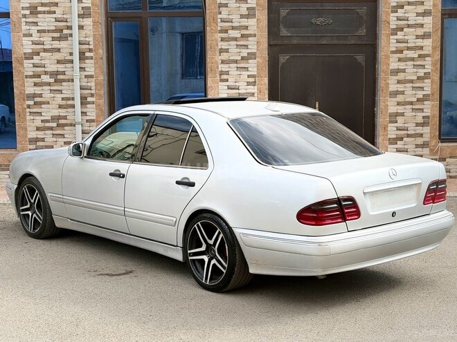 Mercedes E 220 1998, 308,000 km - 2.2 l - Sumqayıt