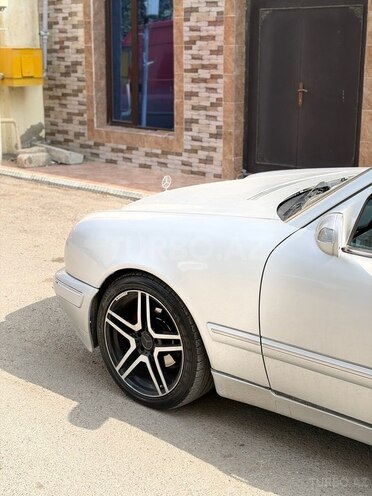 Mercedes E 220 1998, 308,000 km - 2.2 l - Sumqayıt