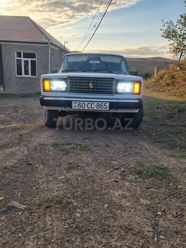 LADA (VAZ) 2107 2003, 300,000 km - 1.6 l - 