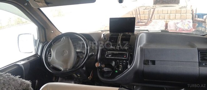 Mercedes  2000, 526,134 km - 2.1 l - Salyan