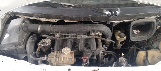 Mercedes  2000, 526,134 km - 2.1 l - Salyan