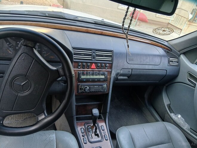 Mercedes C 280 1999, 324,656 km - 2.8 l - Qusar