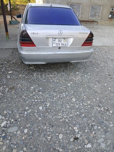 Mercedes C 280 1999, 324,656 km - 2.8 l - Qusar
