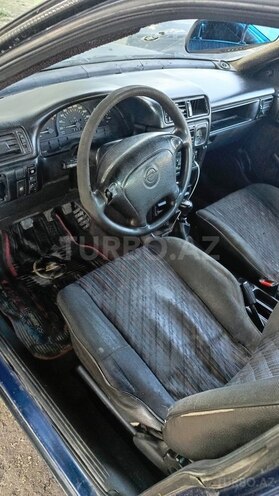 Opel Vectra 1993, 621,000 km - 1.8 l - Qax
