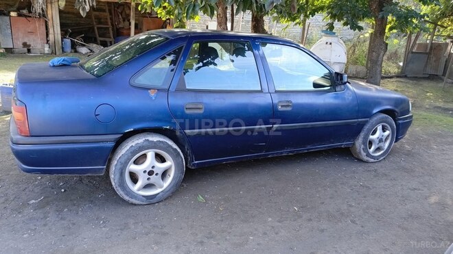 Opel Vectra 1993, 621,000 km - 1.8 l - Qax