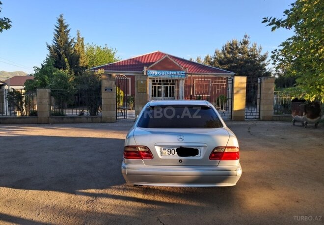 Mercedes E 280 2000, 296,000 km - 2.8 l - Tovuz
