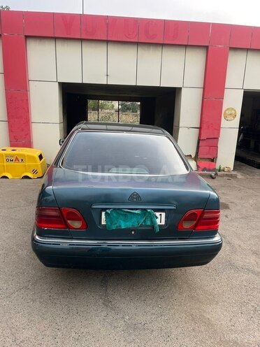 Mercedes E 220 1998, 254,065 km - 2.2 l - Biləsuvar