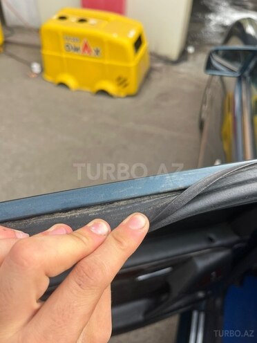 Mercedes E 220 1998, 254,065 km - 2.2 l - Biləsuvar