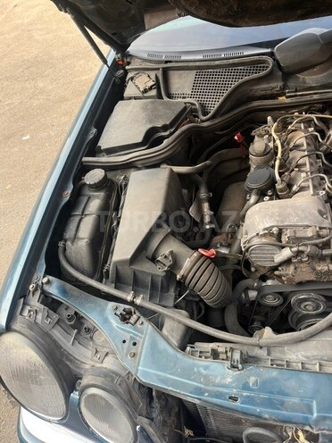 Mercedes E 220 1998, 254,065 km - 2.2 l - Biləsuvar