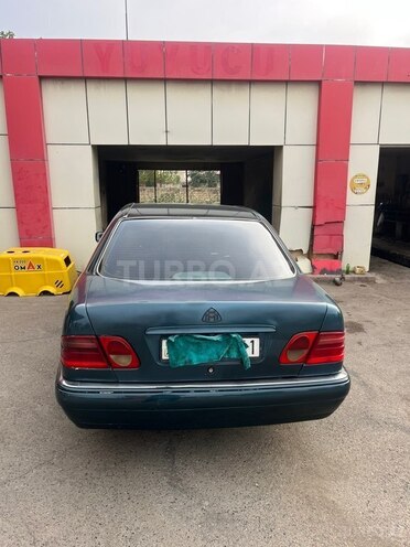 Mercedes E 220 1998, 254,065 km - 2.2 l - Biləsuvar