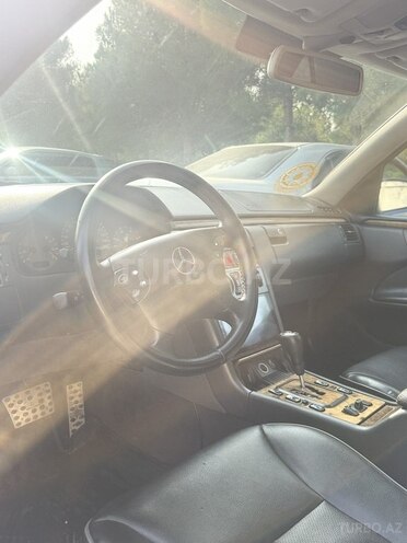 Mercedes E 270 2000, 590,000 km - 2.7 л - Xırdalan