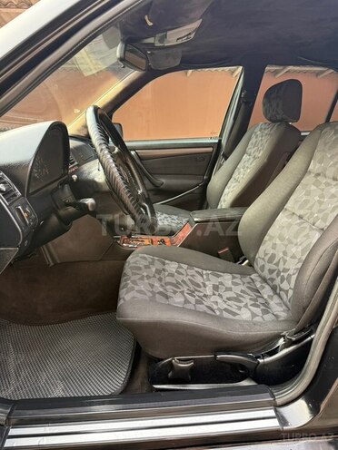Mercedes C 180 1999, 385,680 km - 1.8 l - Qazax