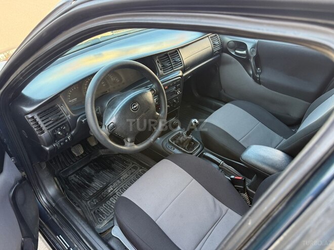 Opel Vectra 1999, 349,000 km - 1.6 л - Qazax