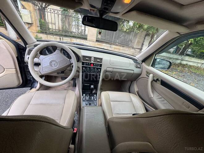 Mercedes C 230 1999, 298,000 km - 2.3 l - İsmayıllı