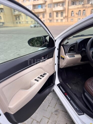 Hyundai Elantra 2017, 46,932 km - 2.0 l - Xırdalan