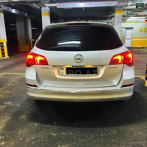 Opel Astra 2015, 240,000 km - 1.6 l - Bakı