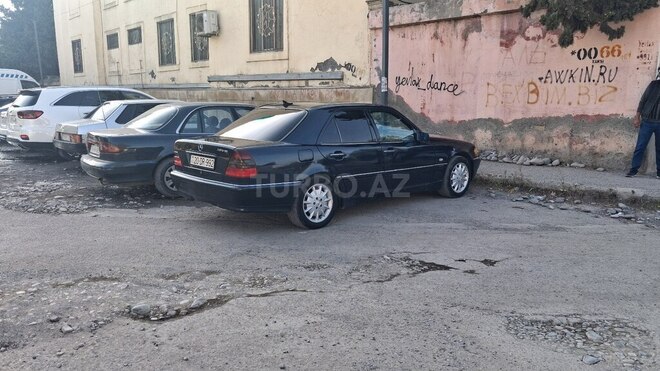 Mercedes C 180 1999, 365,886 km - 1.8 л - Yevlax