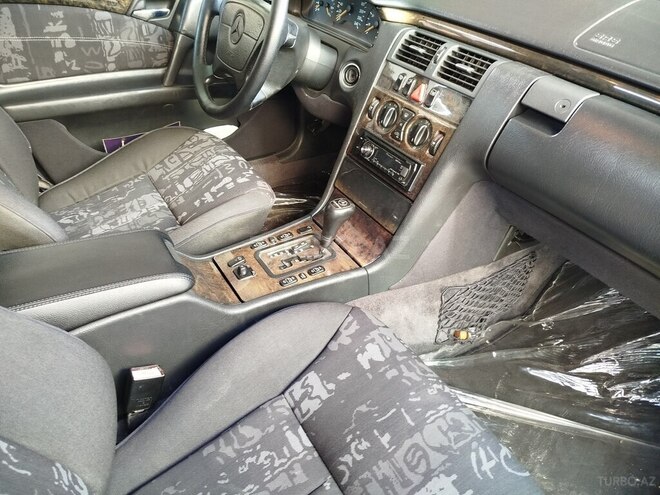 Mercedes E 240 1998, 396,265 km - 2.4 l - Sumqayıt