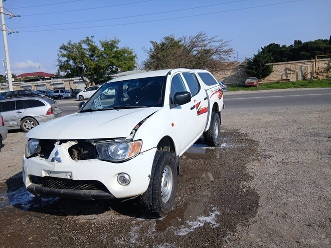 Mitsubishi L200 2007, 250,000 km - 2.5 л - Bakı