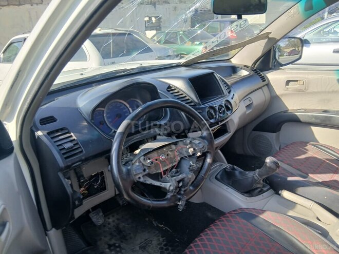 Mitsubishi L200 2007, 250,000 km - 2.5 л - Bakı