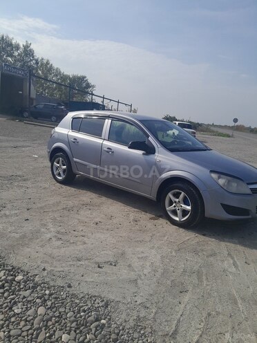 Opel Astra 2008, 422,418 km - 1.3 l - Ucar
