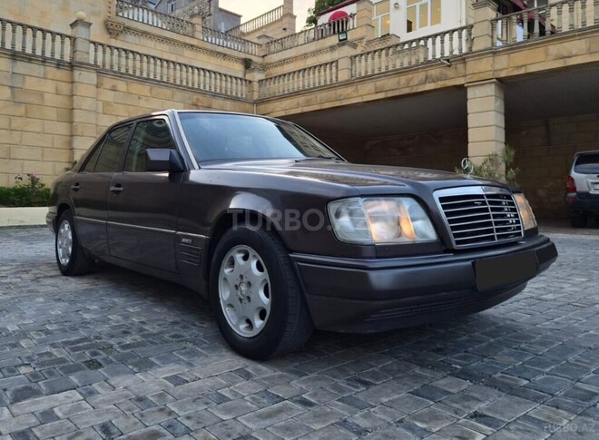 Mercedes E 220 1995, 416,500 km - 2.2 l - Bakı