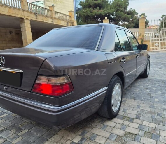 Mercedes E 220 1995, 416,500 km - 2.2 l - Bakı