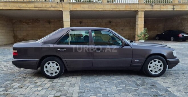Mercedes E 220 1995, 416,500 km - 2.2 l - Bakı