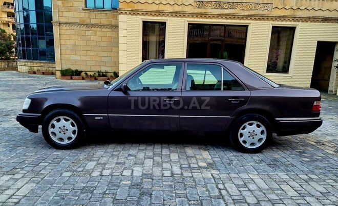Mercedes E 220 1995, 416,500 km - 2.2 l - Bakı
