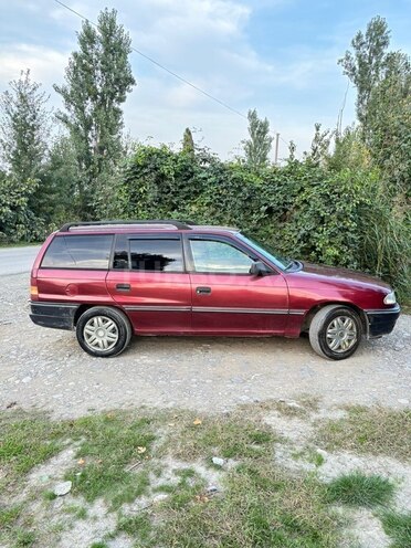 Opel Astra 1994, 123,456 km - 1.6 l - Quba