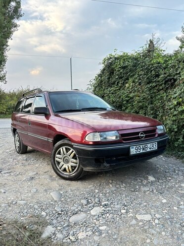 Opel Astra 1994, 123,456 km - 1.6 l - Quba